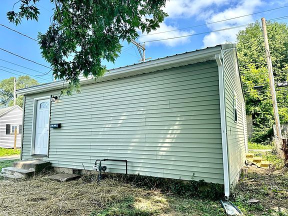 2nd image of 460 E Ohio St Rear E