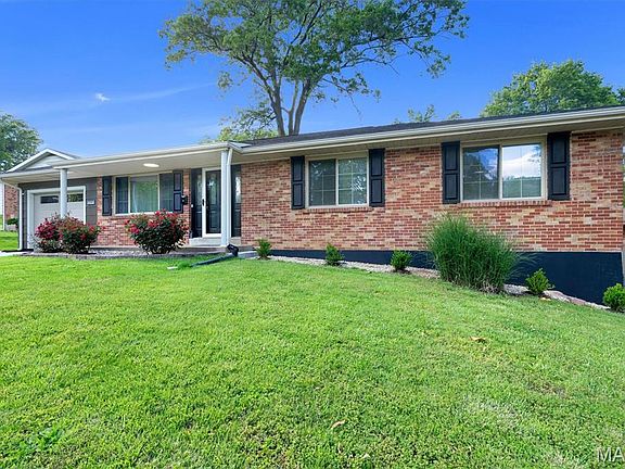3rd image of 2261 Eleanor Kay Dr