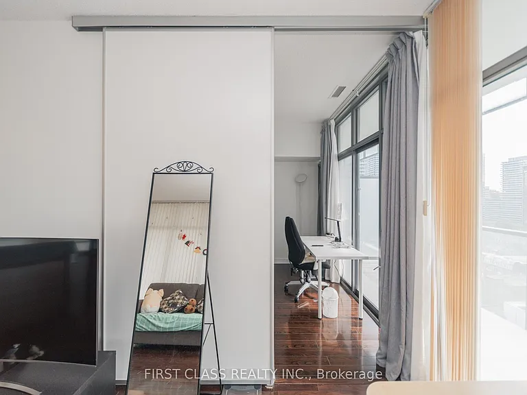 33 Charles St E #1409 — Photo 9