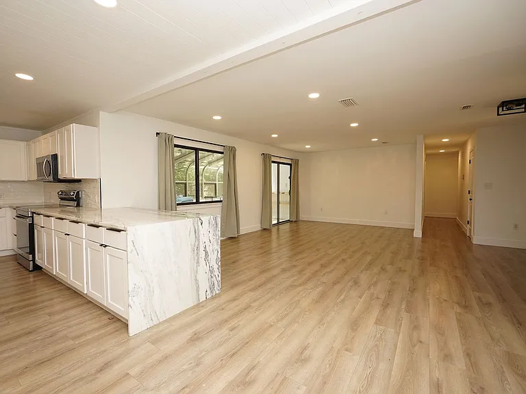 2419 Rocky Shores Dr — Photo 9