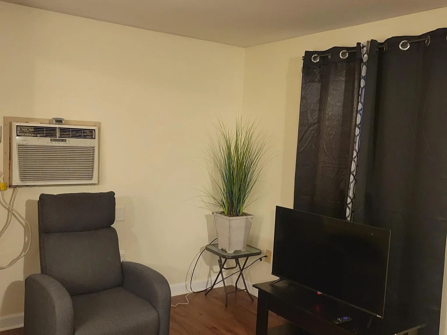 3251 Highpoint Dr — Photo 2