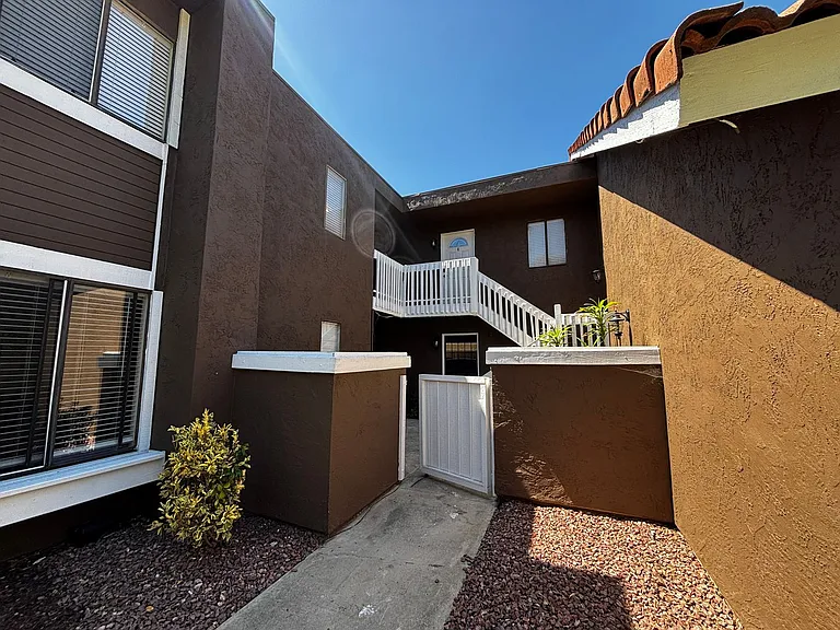 Avenida Las Brisas Apartments — Photo 10