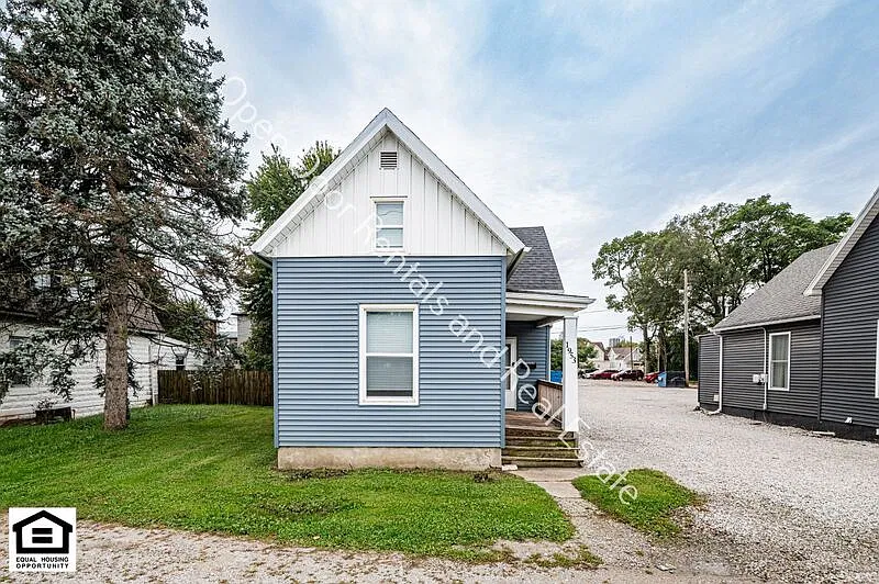 3 bed, 1.0 bath, 1365 sqft, $1,295 — Photo 1