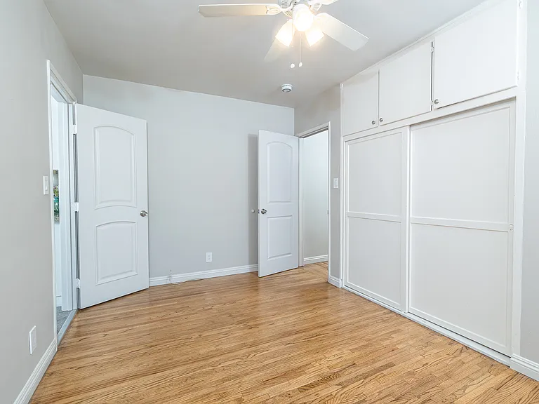 521 E Date St — Photo 21