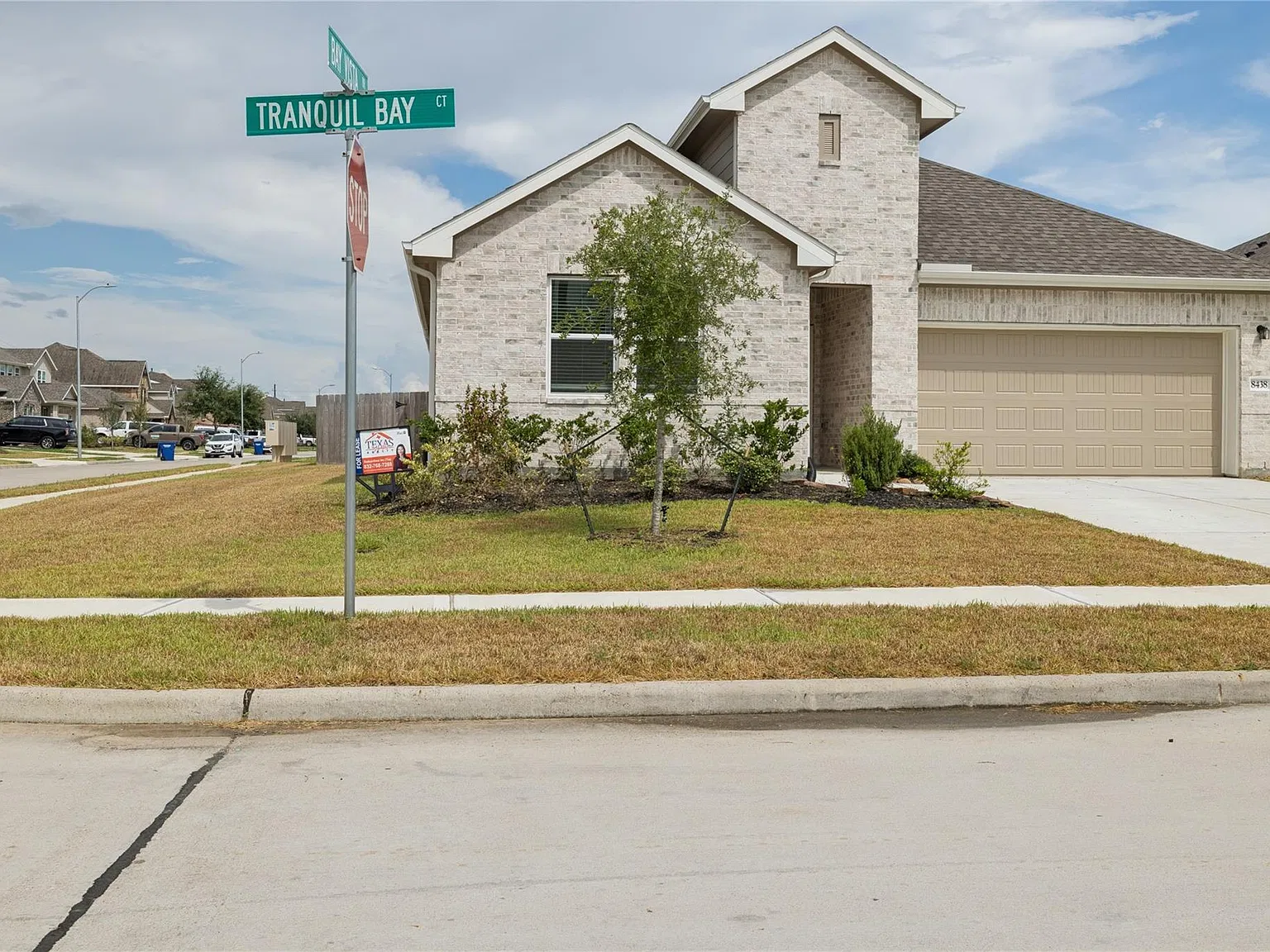 4 bed, 3.0 bath, 2121 sqft, $2,599 — Photo 2