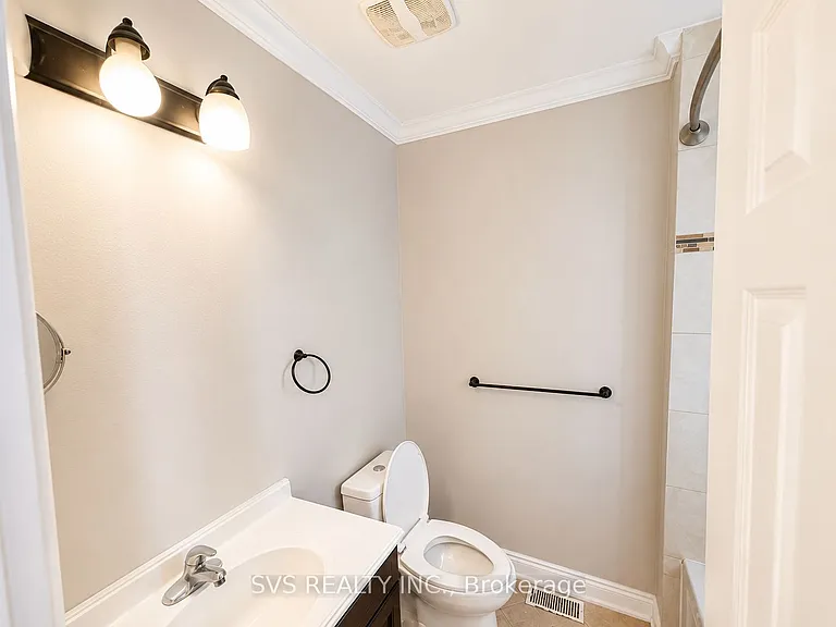 45 Craydon Ave #MAIN — Photo 4