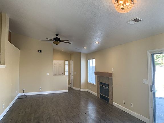4th image of 5465 Greenoaks Dr