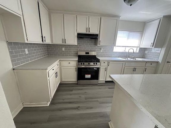 3rd image of 126 Clyde St