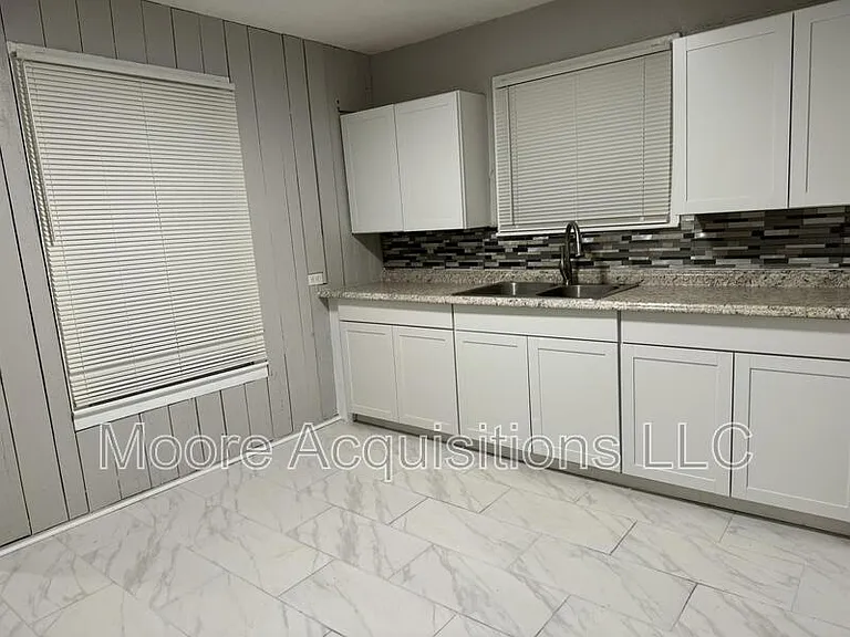 500 W Burrell St — Photo 18