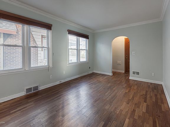 3rd image of 119 N Magnolia Ave