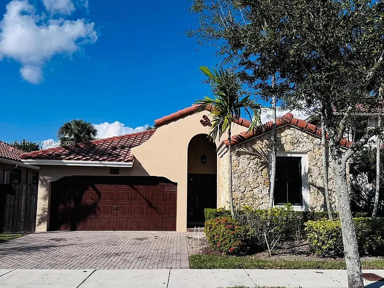 10131 NW 10th St — Photo 1