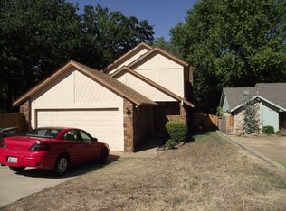 1921 Willow Creek Rd, Edmond, OK 73013