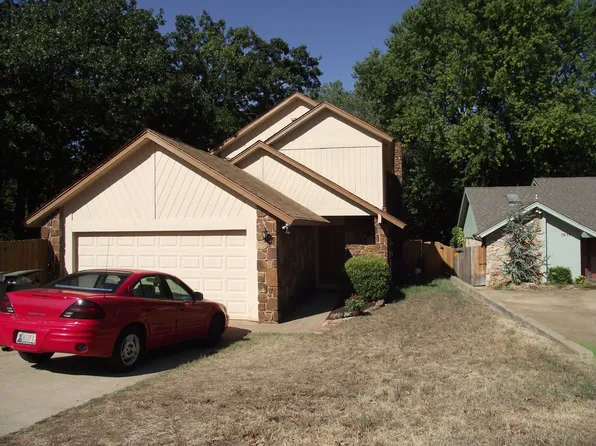 1921 Willow Creek Rd, Edmond, OK 73013