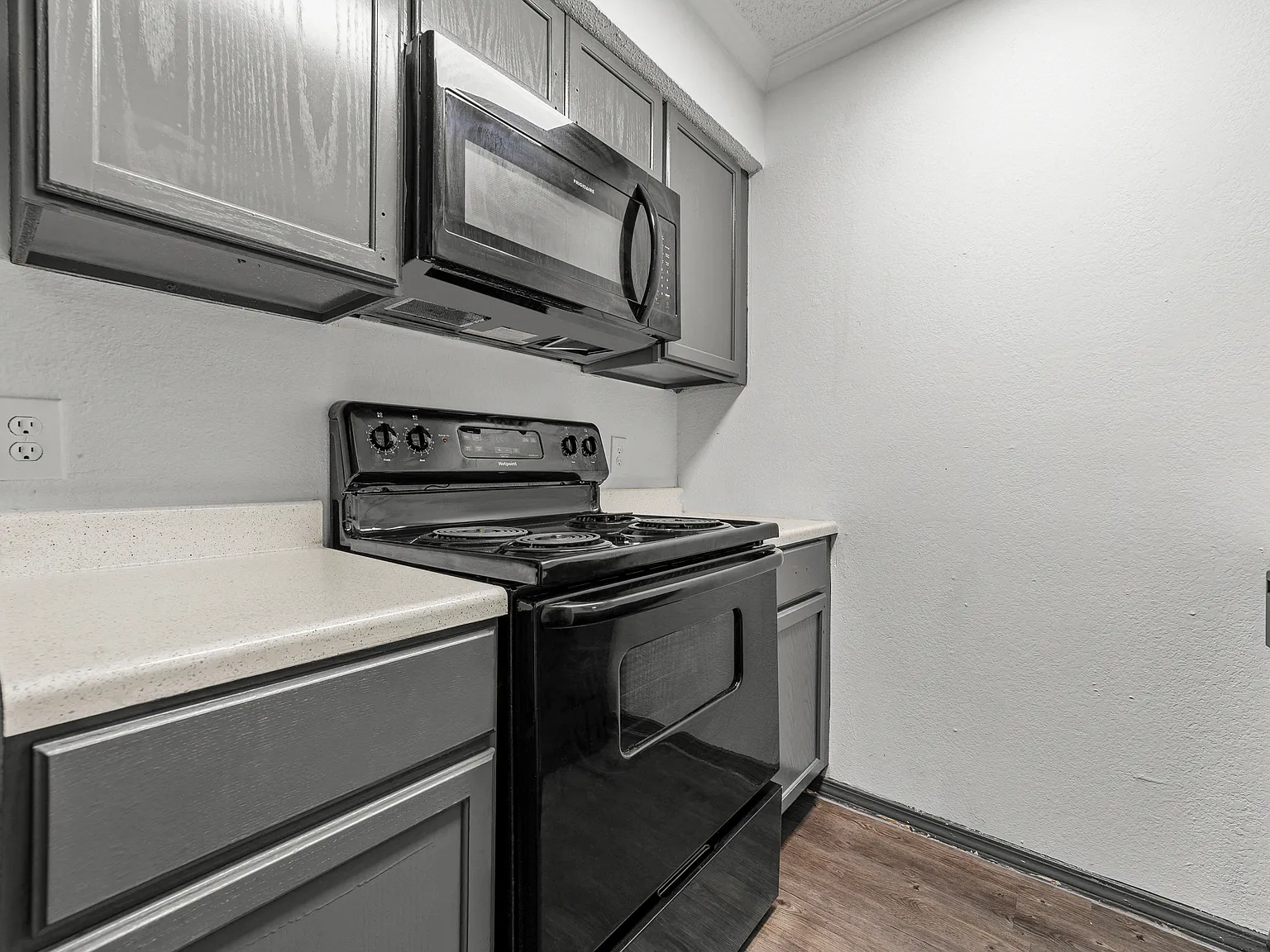 Harper Apartments — Photo 3