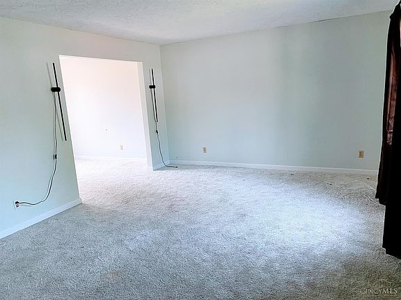3rd image of 5870 Fawnridge Ct