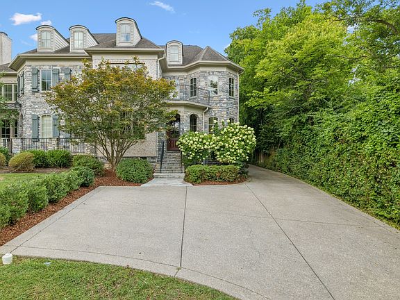3rd image of 2021B Overhill Dr