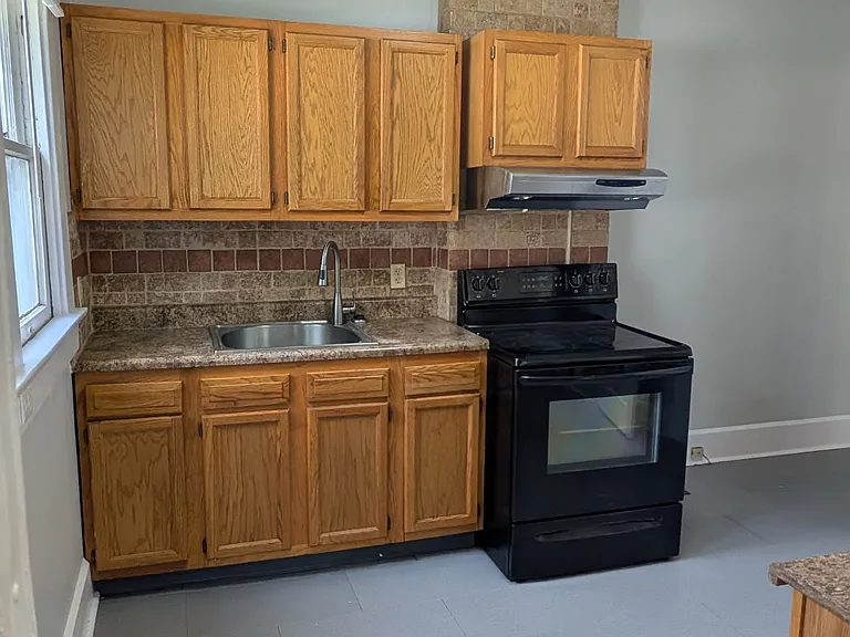 3031 Boulevard Pl — Photo 3