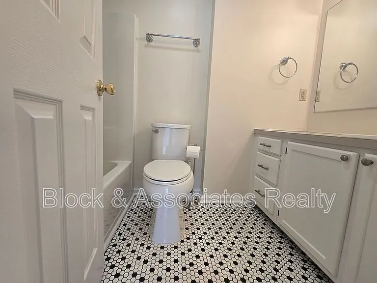 110 Westbrook Ct — Photo 13