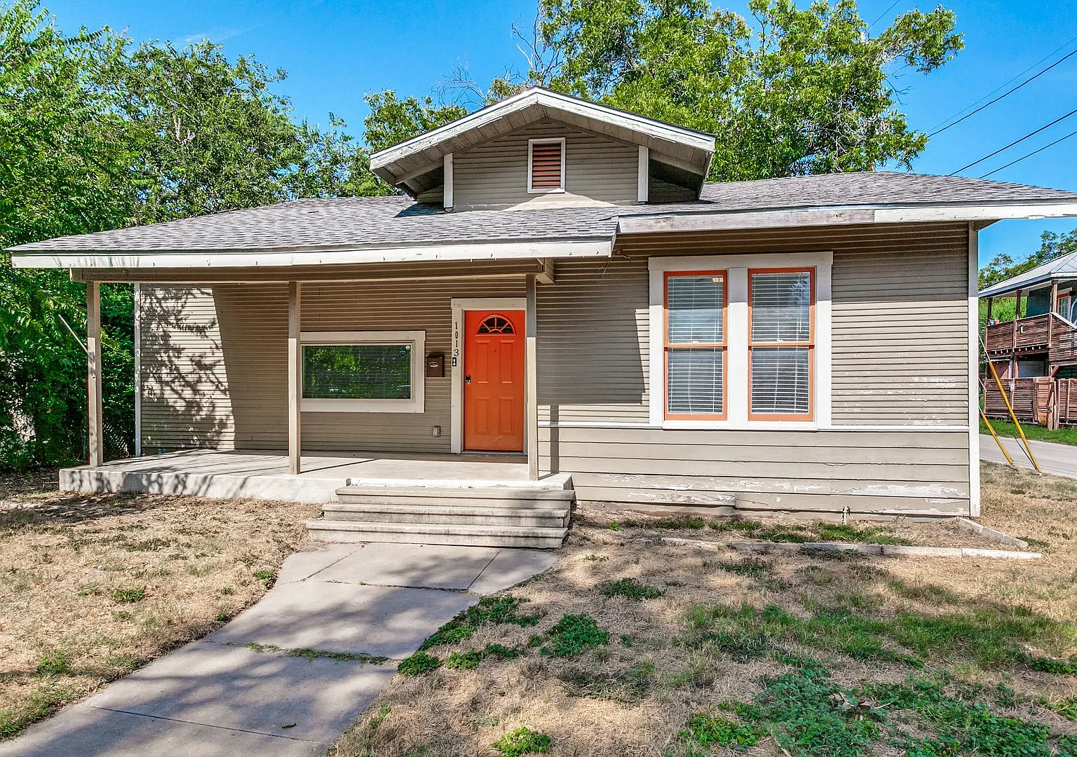 Charming Dignowity Hill Craftsman — Photo 3