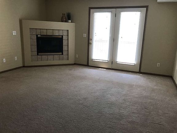 2nd image of 540 Augusta Cir APT 8