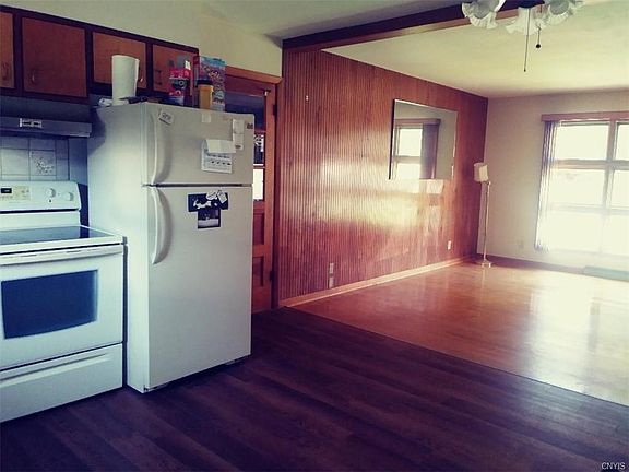 3rd image of 52 River St