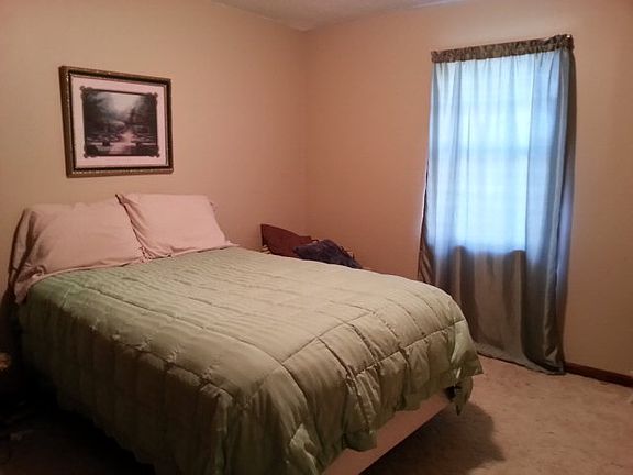 4th image of 305 Retreat Dr