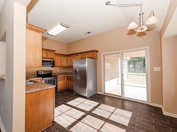 3rd image of 366 Elsberry St
