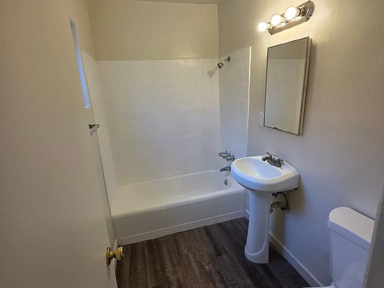 411 N Bush St — Photo 18