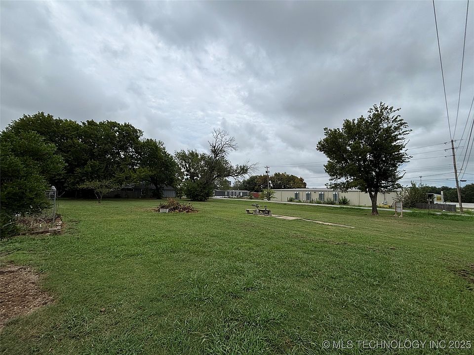 2nd image of 100 W Bryan Ave