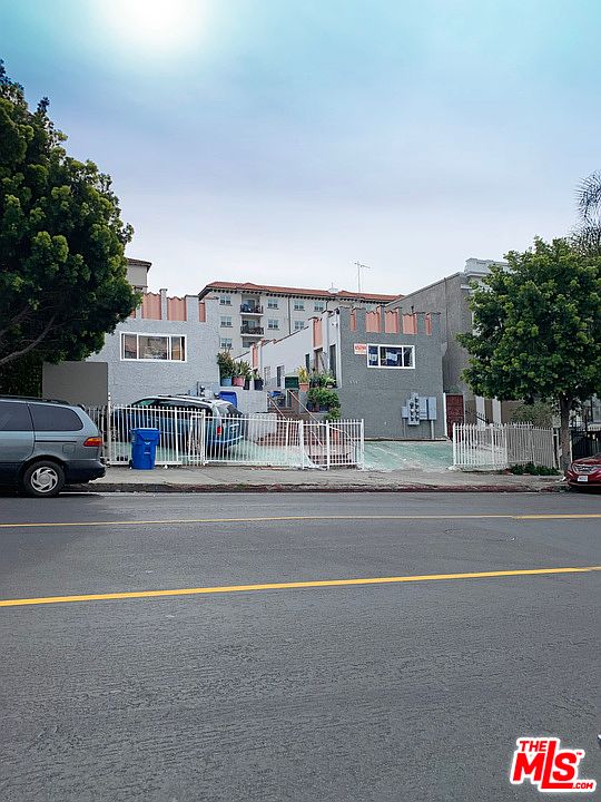 2nd image of 504 S Westlake Ave