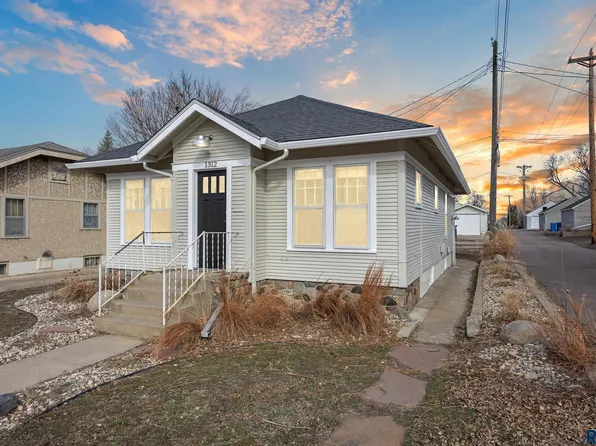 1312 W 10th St, Sioux Falls, SD 57104