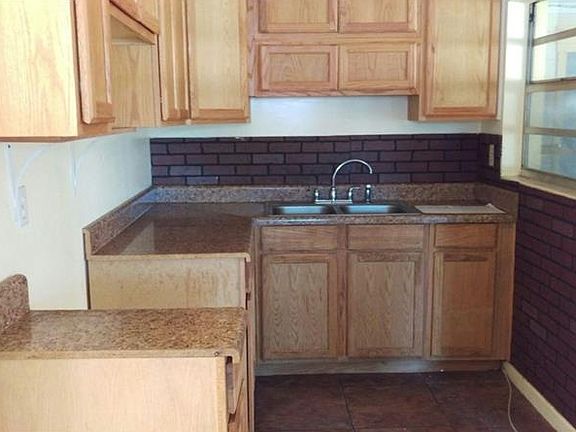 3rd image of 612 Savannah Ave