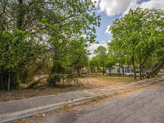 2nd image of 810 S Mel Waiters Way