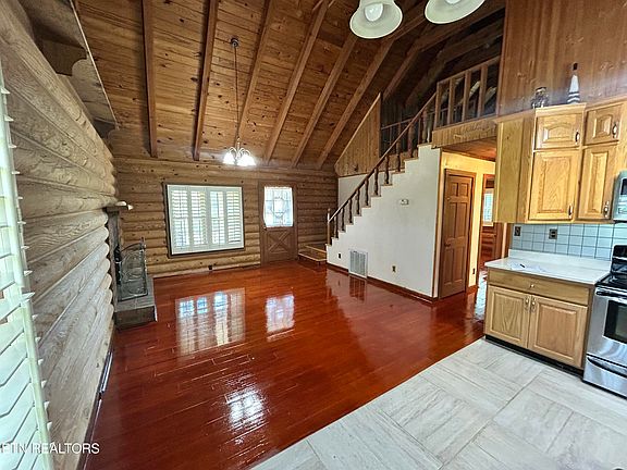 2nd image of 466 Greene Ln