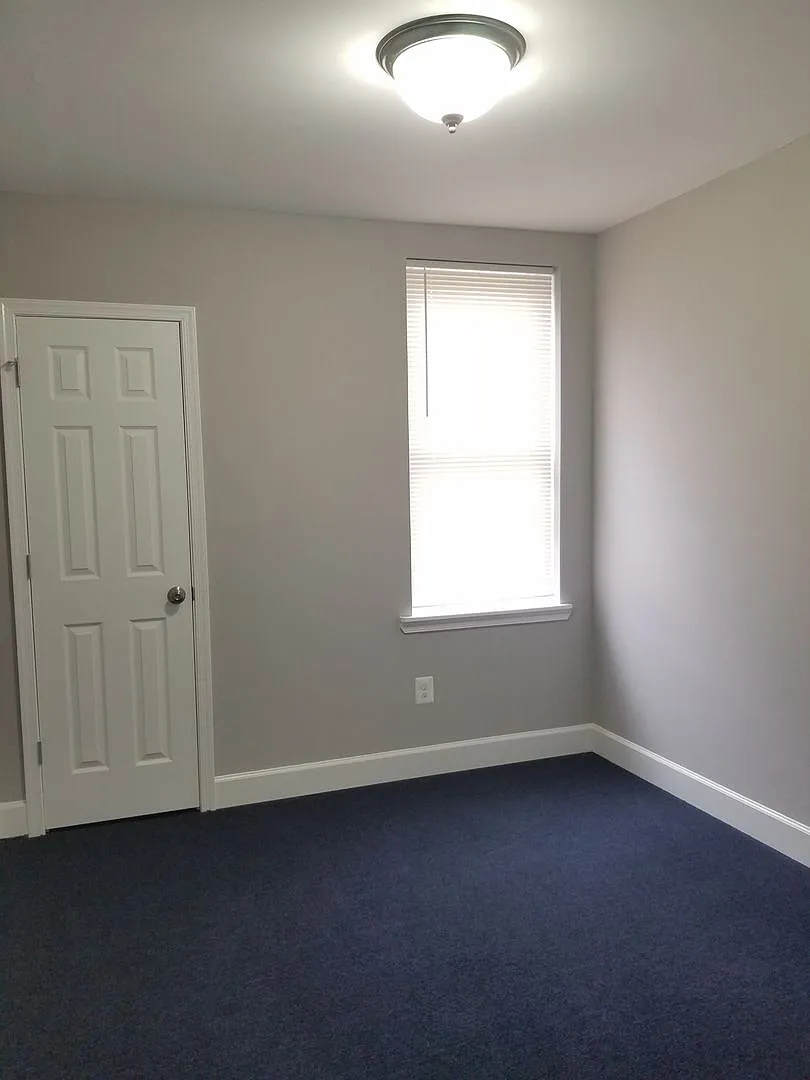 Baltimore - 3 Bedrooms and 1.5 baths Available! — Photo 3