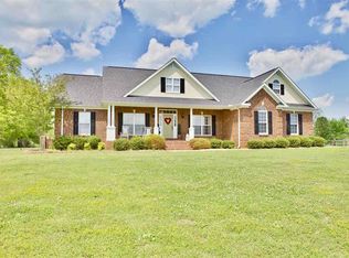 689 Rock Spring Rd, Hartselle, AL 35640
