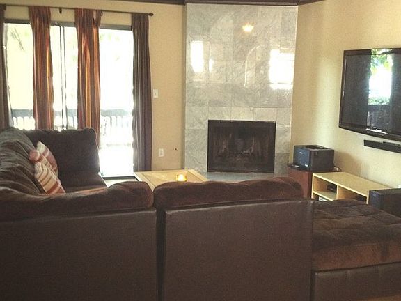 3rd image of 11542 Burbank Blvd Unit 3