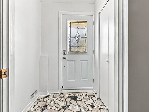 5th image of 6 Sumac Ct