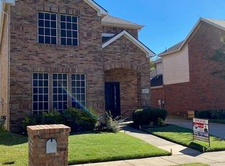 207 Colonial Ln, Euless, TX 76040