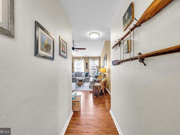 4th image of 33525 Weshampton Ln