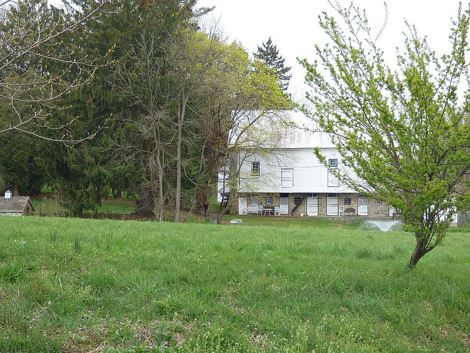 2nd image of 1832 Old Swede Rd