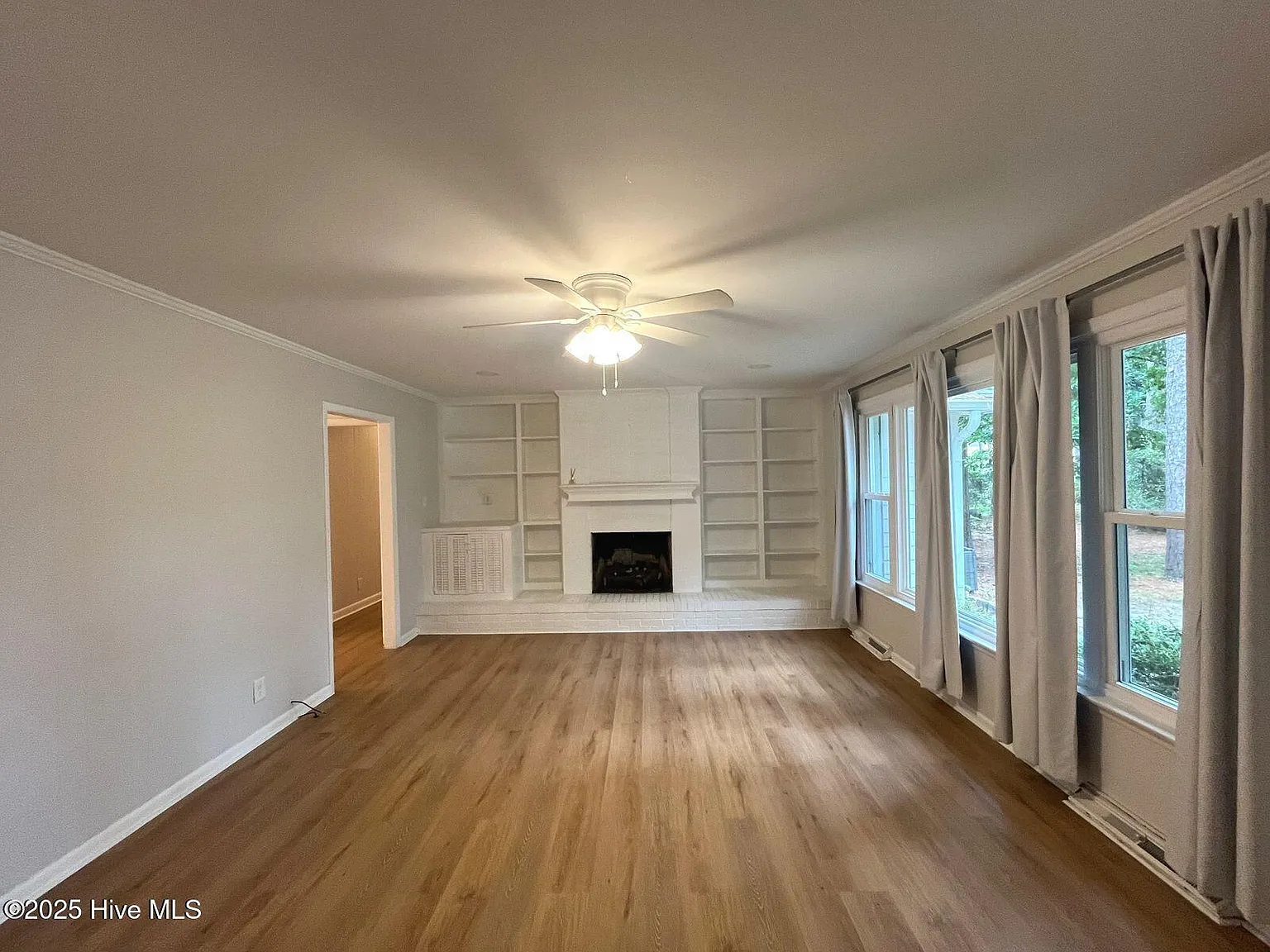 3 bed, 2.0 bath, 2160 sqft, $2,550 — Photo 2