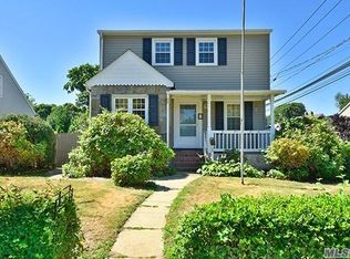 2 Elm Ave, Farmingdale, NY 11735