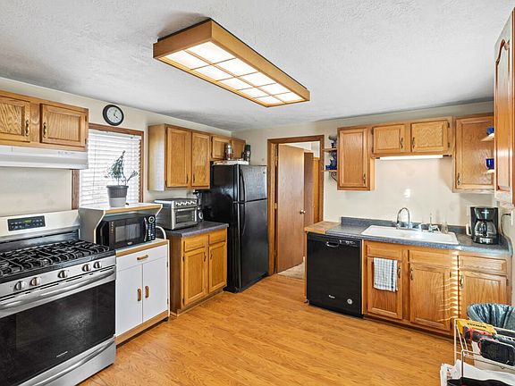3rd image of 218 N 1st St