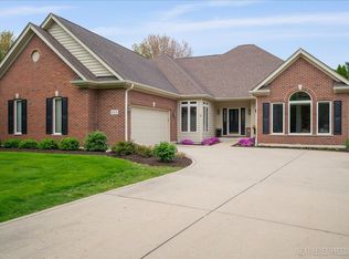 985 Pinecrest Dr, Sugar Grove, IL 60554