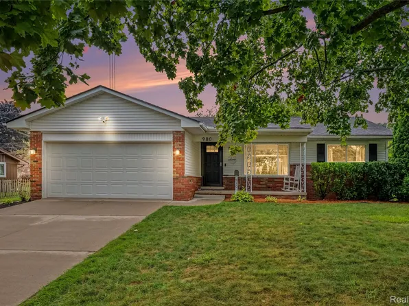 980 S 11th St, Saint Clair, MI 48079