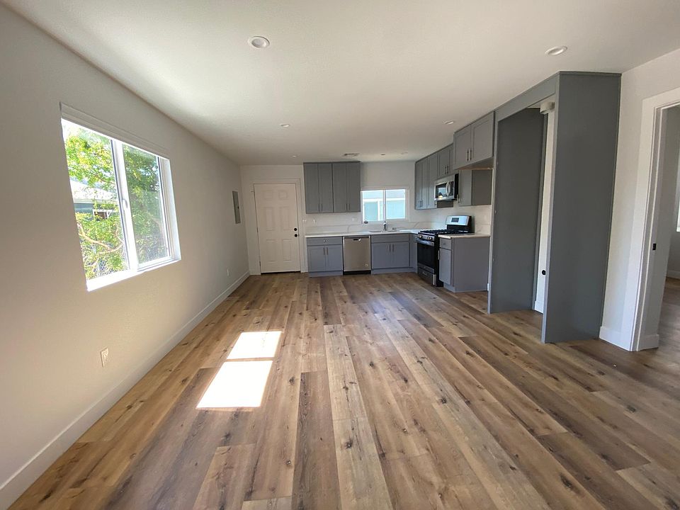 1st image of 1076 N Avenue 51 #1076