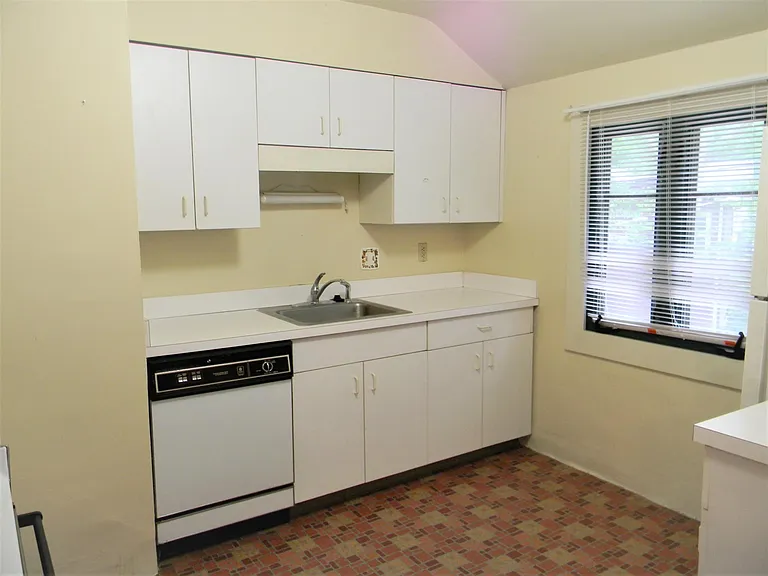 401 Greendale Ave — Photo 5