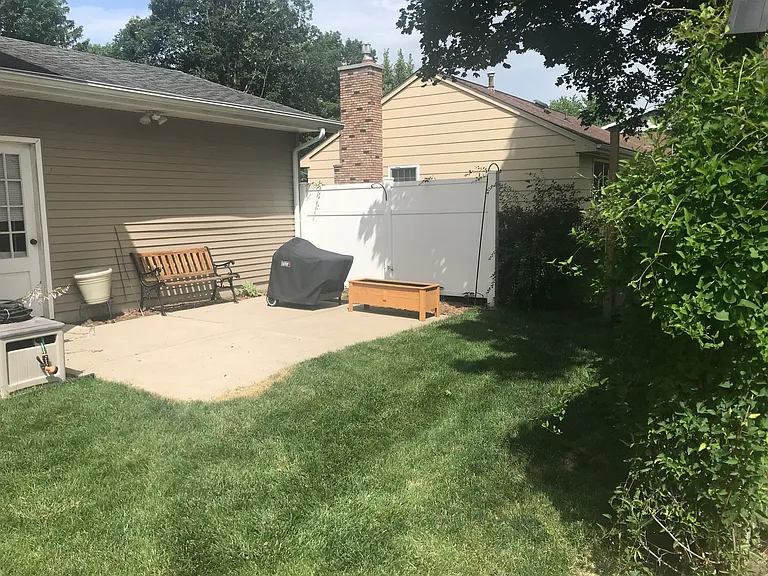 2214 Hayes Ave — Photo 3