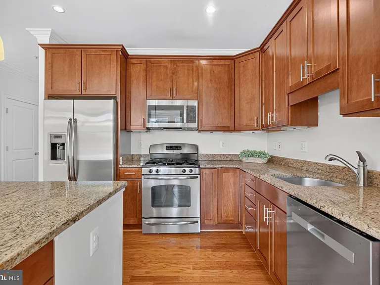 1023 N Royal St #205 — Photo 6